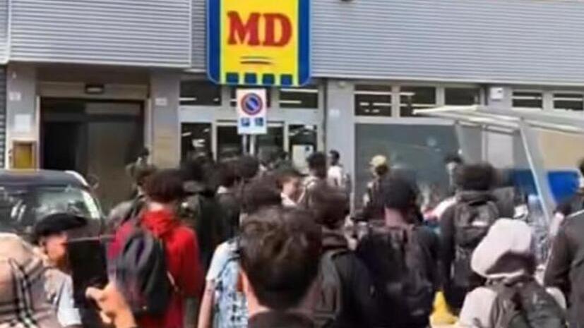 Gli assessori: «Parleremo con i ragazzi che hanno assaltato i supermercati»