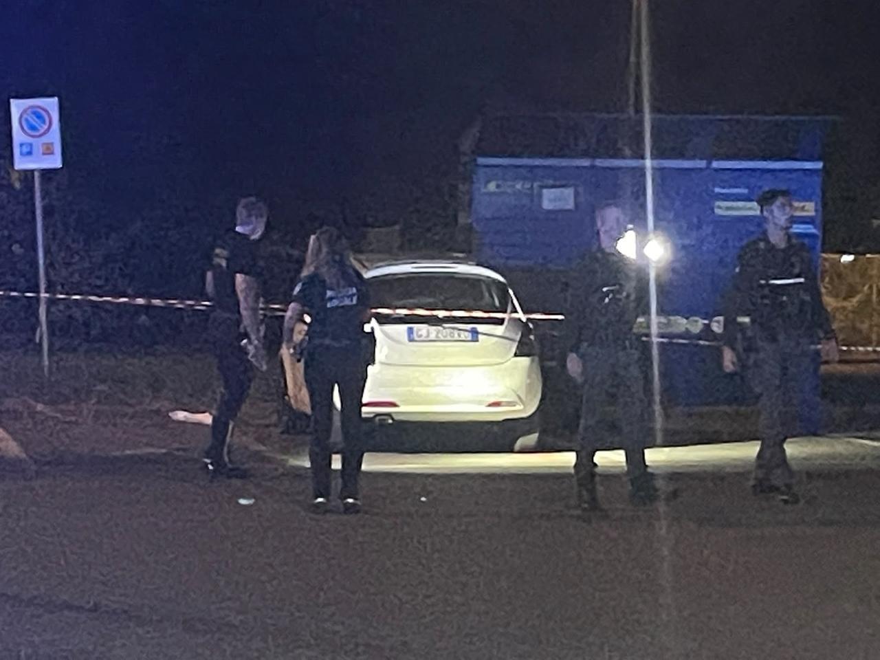 Aggressione al distributore, il sindaco di Reggio Emilia: «Fatto grave e inaccettabile»