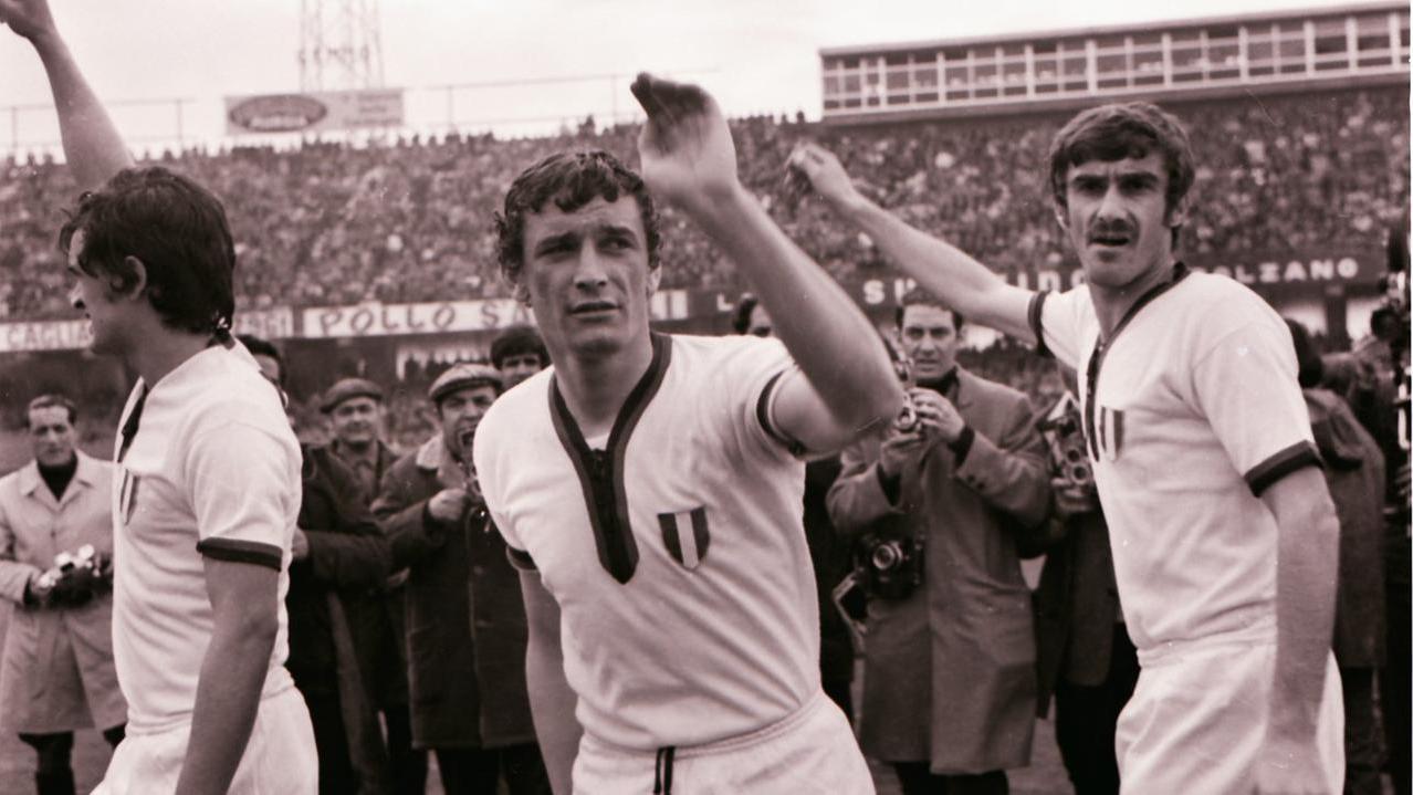 Giuseppe Tomasini compie 80 anni: il campione del Cagliari racconta lo scudetto, l’amicizia con Gigi Riva e l’amore per la Sardegna