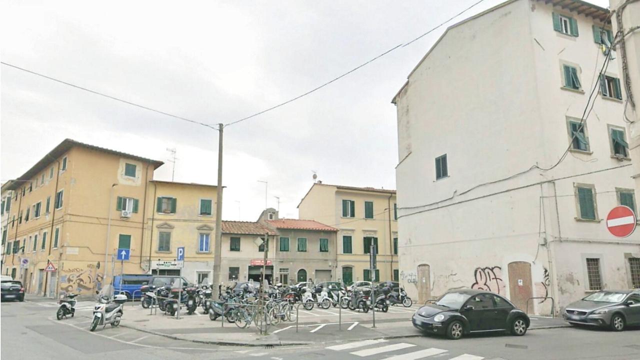 
	La &ldquo;facciata&nbsp;contesa&rdquo;che guarda quel triangolo di cemento senza nome tra via Galilei, via dell&rsquo; Oriolino&nbsp; e vicolo&nbsp; delle Rimesse&nbsp;

