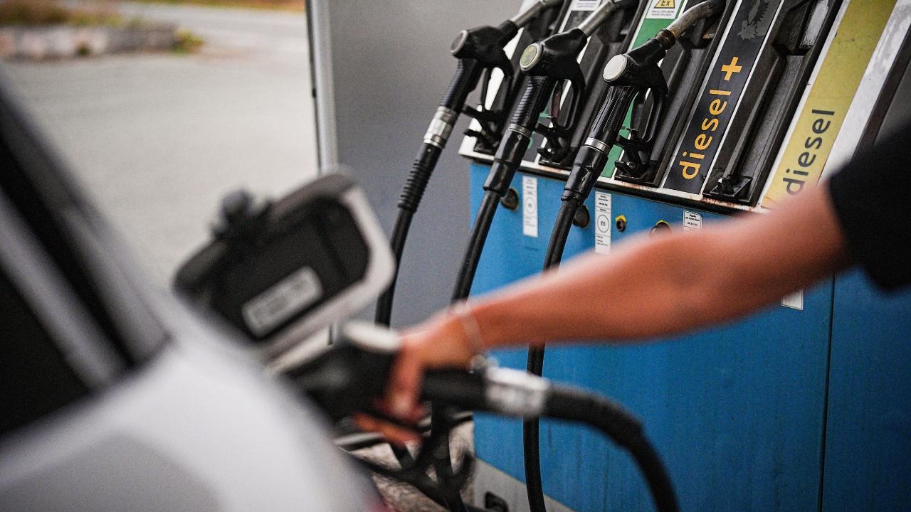Benzina e diesel con lo sconto da oggi: dove si trovano le stazioni Eni col prezzo più basso e quanto si risparmia davvero