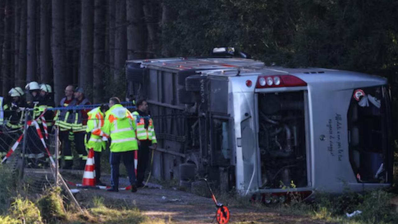 
	Il bus ribaltato

