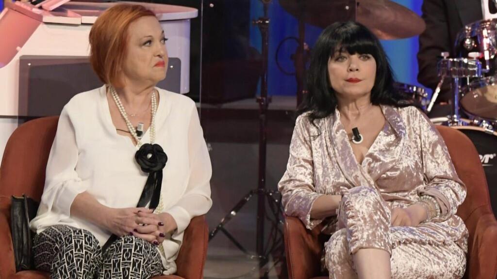 Cultura, a Wanna Marchi e Stefania Nobile un premio internazionale. La polemica: «Deve essere una bufala»