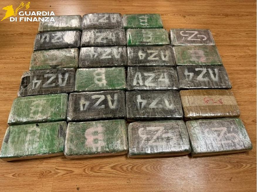 Firenze, sgominata la rete dei narcos col giro da 35 milioni di euro: la città era un crocevia della cocaina