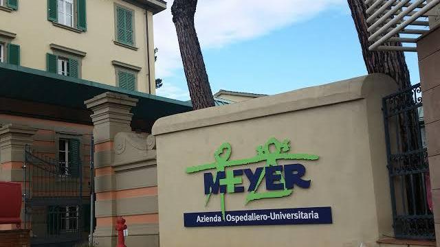 Pistoia, cade dalla bici: grave 14enne trasportato al Meyer