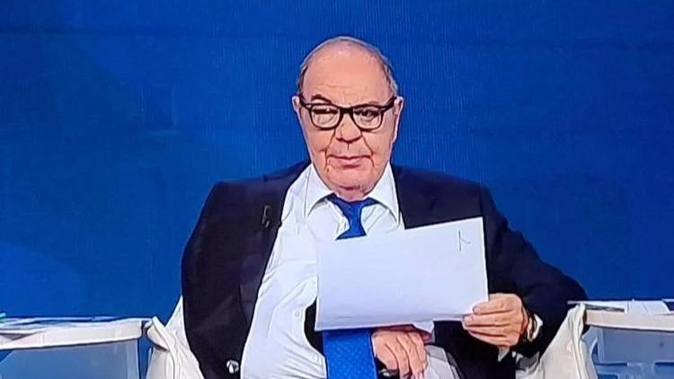 In tv con un occhio gonfio e il braccio fasciato, cos’è successo a Bruno Vespa: «Sono stato fortunato»