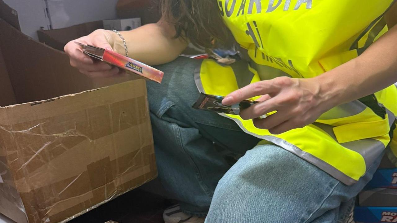 Maxi sequestro di giocattoli contraffatti, due denunciati