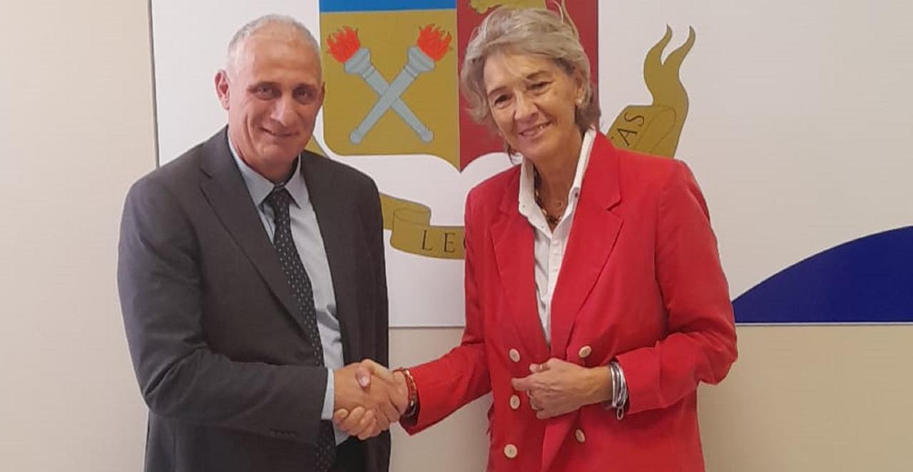 
	Giusy Stellino con il vicario Michele Morra

