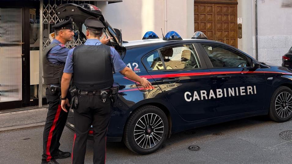 Ferrara, vuole mangiare gratis al ristorante e aggredisce i carabinieri: arrestato