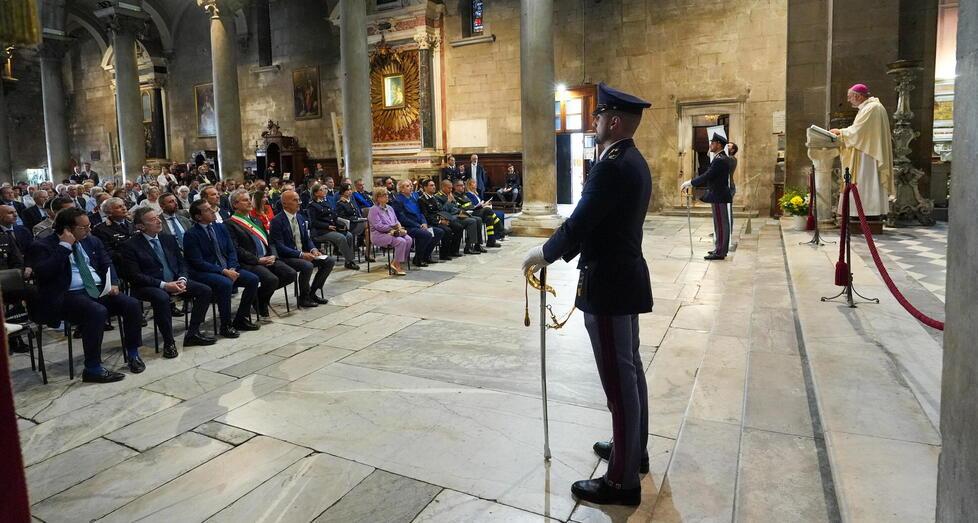 Lucca, festa della polizia e il saluto ai pensionati con dieci medaglie<br>
