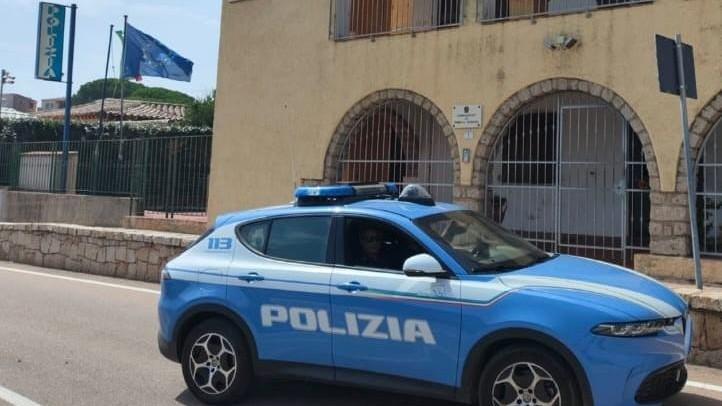 Ricercato dopo aver travolto due coetanei con la sua auto: la polizia lo rintraccia a Cannigione