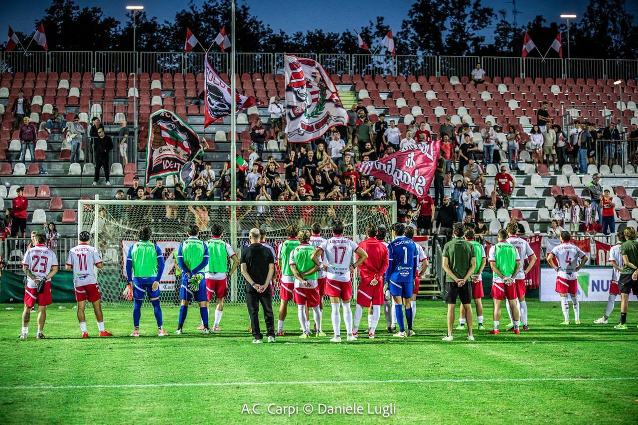 
	I biancorossi sotto la curva dopo la sconfitta con l'Arzignano (Foto: Daniele Lugli)

