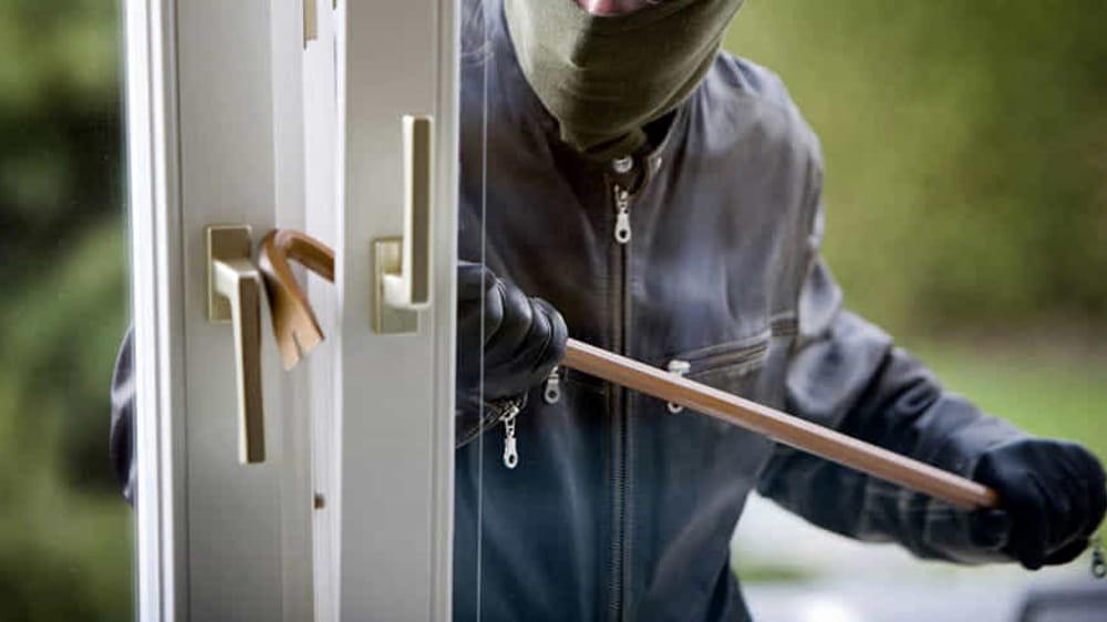 I ladri sono entrati in casa durante il battesimo