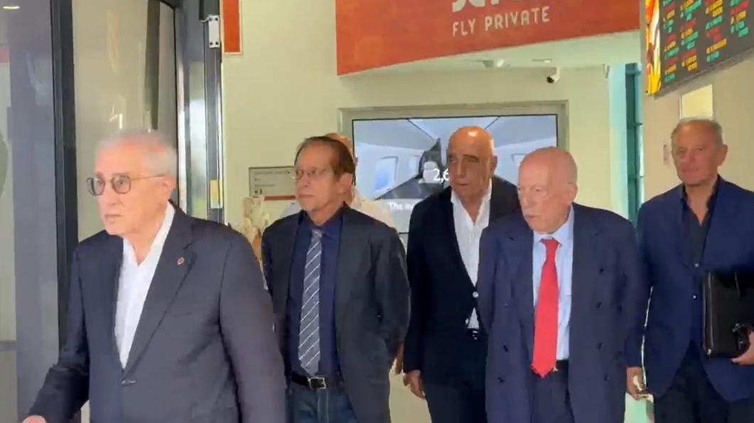 Silvio e la Certosa, la festa d’addio: in Sardegna i figli, gli amici e Marta