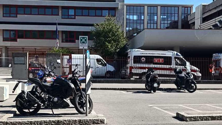Le ambulanze davanti al Buzzi