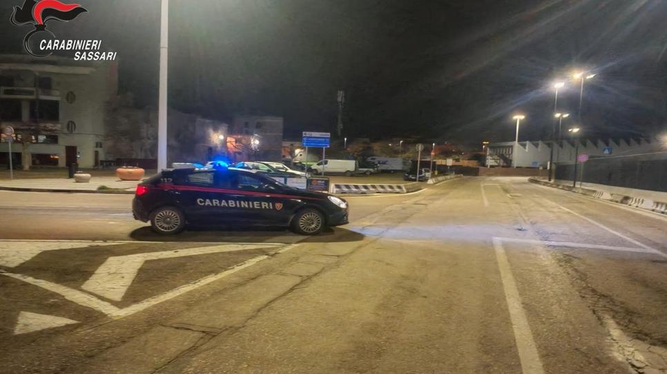 Porto Torres, aggredisce quattro minorenni e li deruba: arrestato