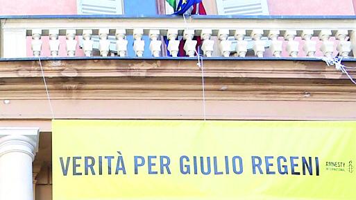 «Ora via lo striscione per Giulio Regeni dal Municipio»: la richiesta di Tarquini e Bassi dopo la sentenza