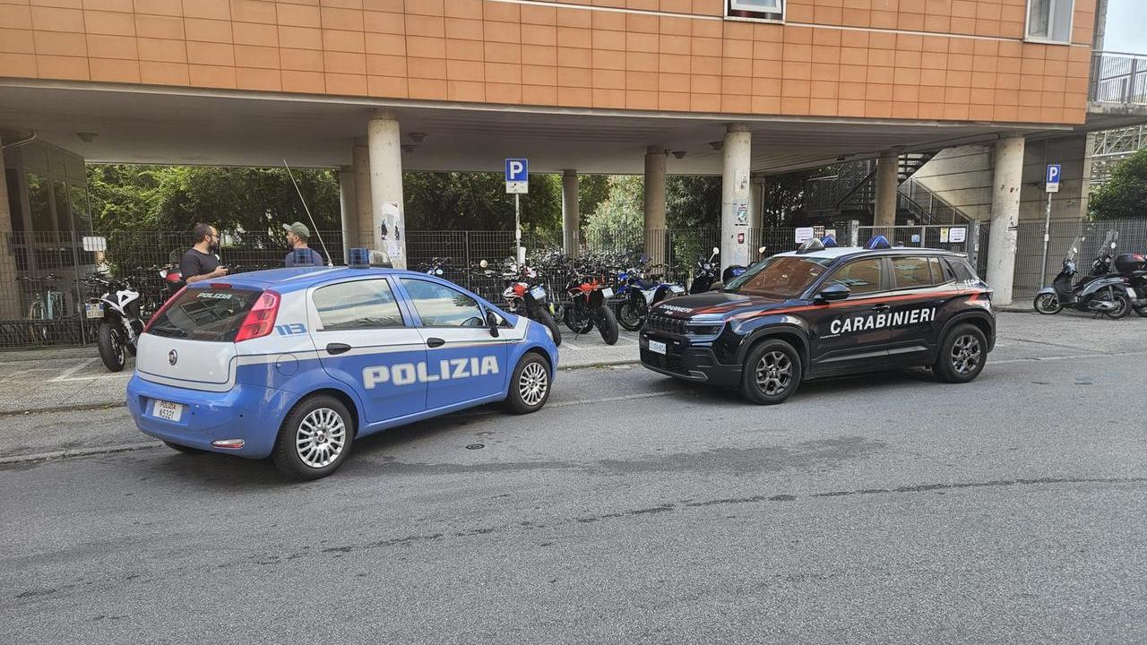 Ferrara, aggressione al liceo Ariosto: ferito con un coltello un 14enne