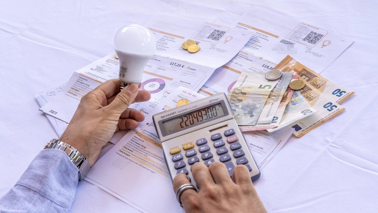 Aumenta il prezzo della luce per 3 milioni di italiani 