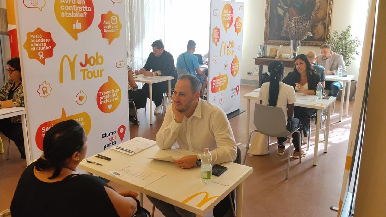 I collqui per un posto di lavoro nel nuovo McDonald's di Nonantola