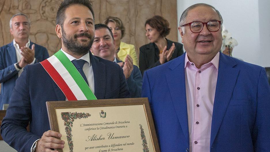 
	Nel 2018 Usmanov &egrave; diventato cittadino onorario di Arzachena

