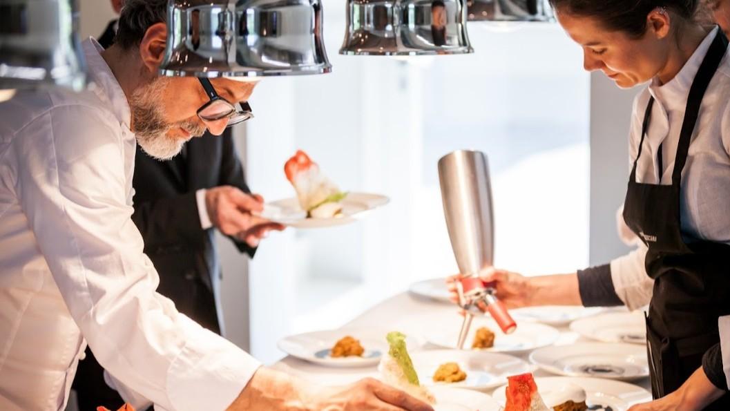 A Casa Maria Luigia arrivano i grandi chef internazionali: Bottura pronto ad accogliere i colleghi stellati