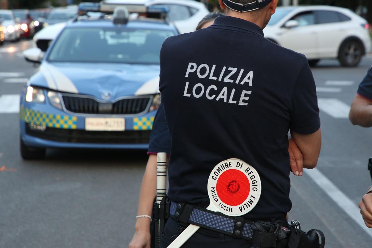 Madre e figlia investite da un’auto della polizia stradale sulla Circonvallazione