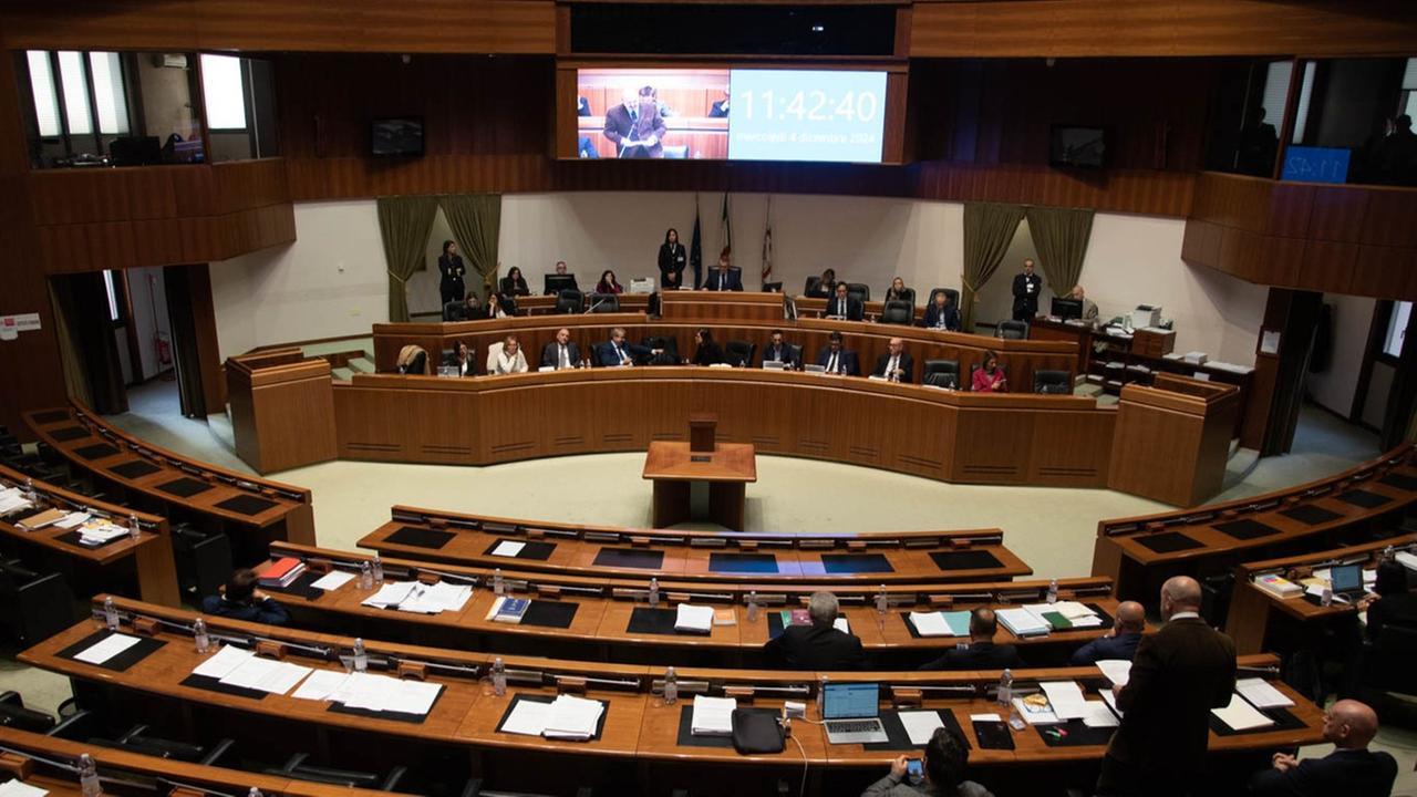Colpo di scena in consiglio regionale: la maggioranza si spacca, un provvedimento della giunta bocciato con il voto segreto – Che cosa è successo