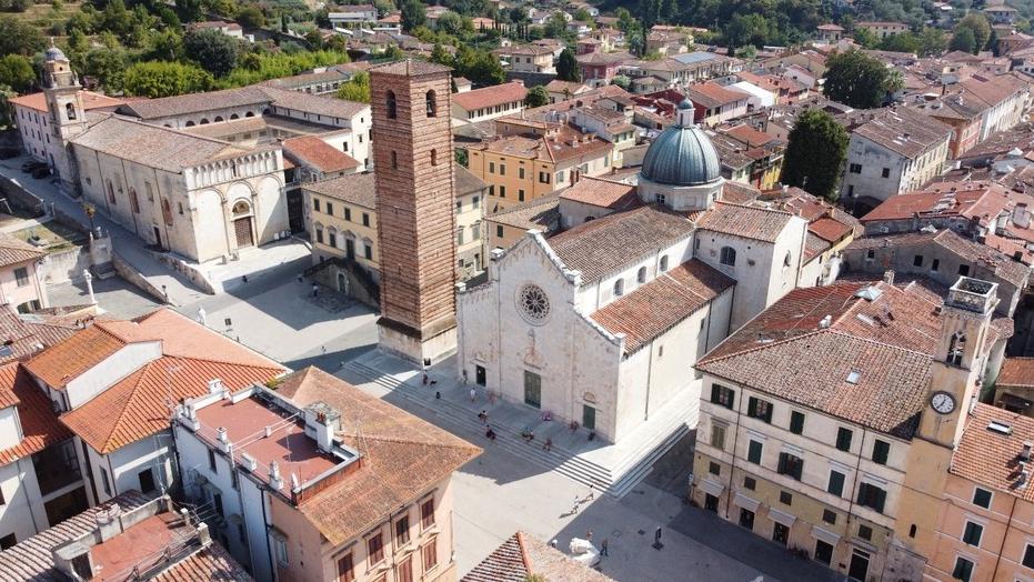 Una veduta del centro di Pietrasanta (foto d’archivio)