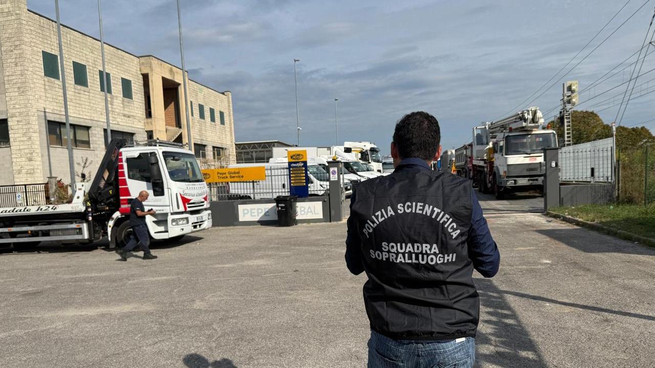 La polizia sul luogo della tragedia (foto Nucci)
