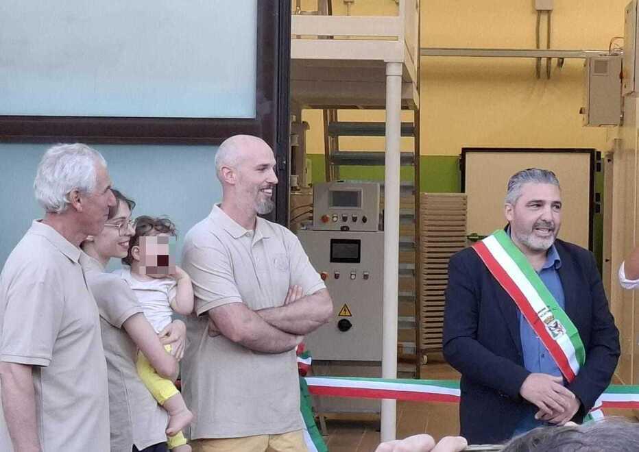 
	Un momento del taglio del nastro al pastificio Zagaglia di Ponteginori nel comune di Montecatini Valdicecina

