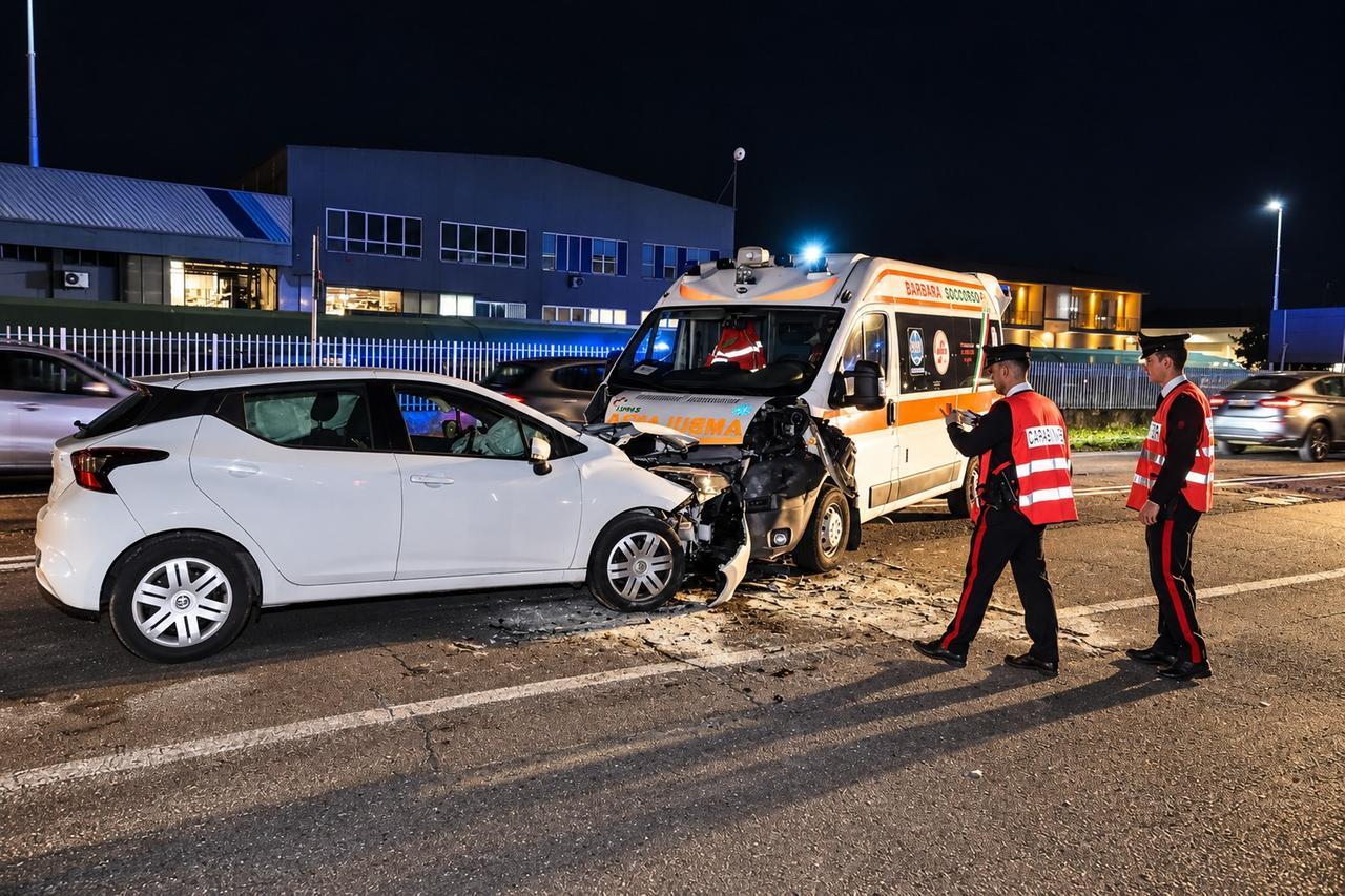 Santa Maria Maddalena, frontale tra un’auto e un’ambulanza: tre persone soccorse