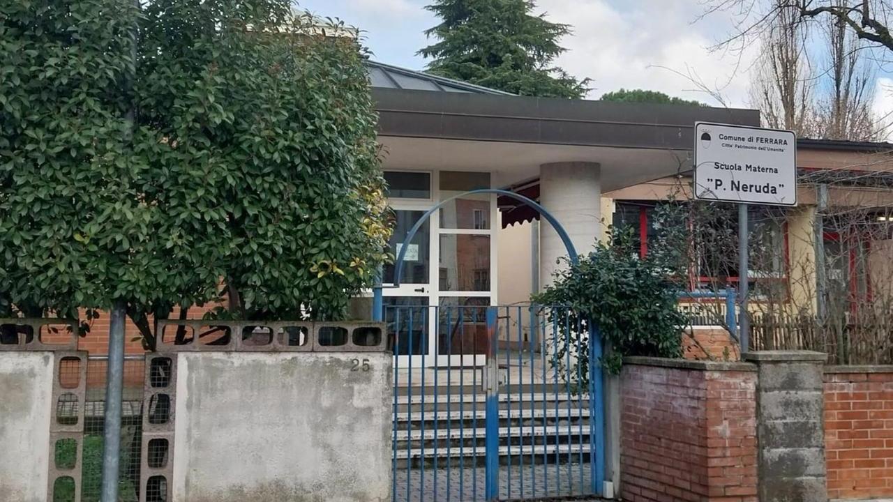 Legionella a Ferrara, i dubbi dei genitori: «I controlli andavano fatti prima»