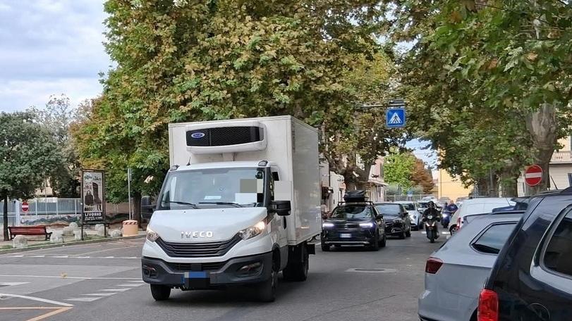 Il furgone dell'aggressione in viale Comaschi