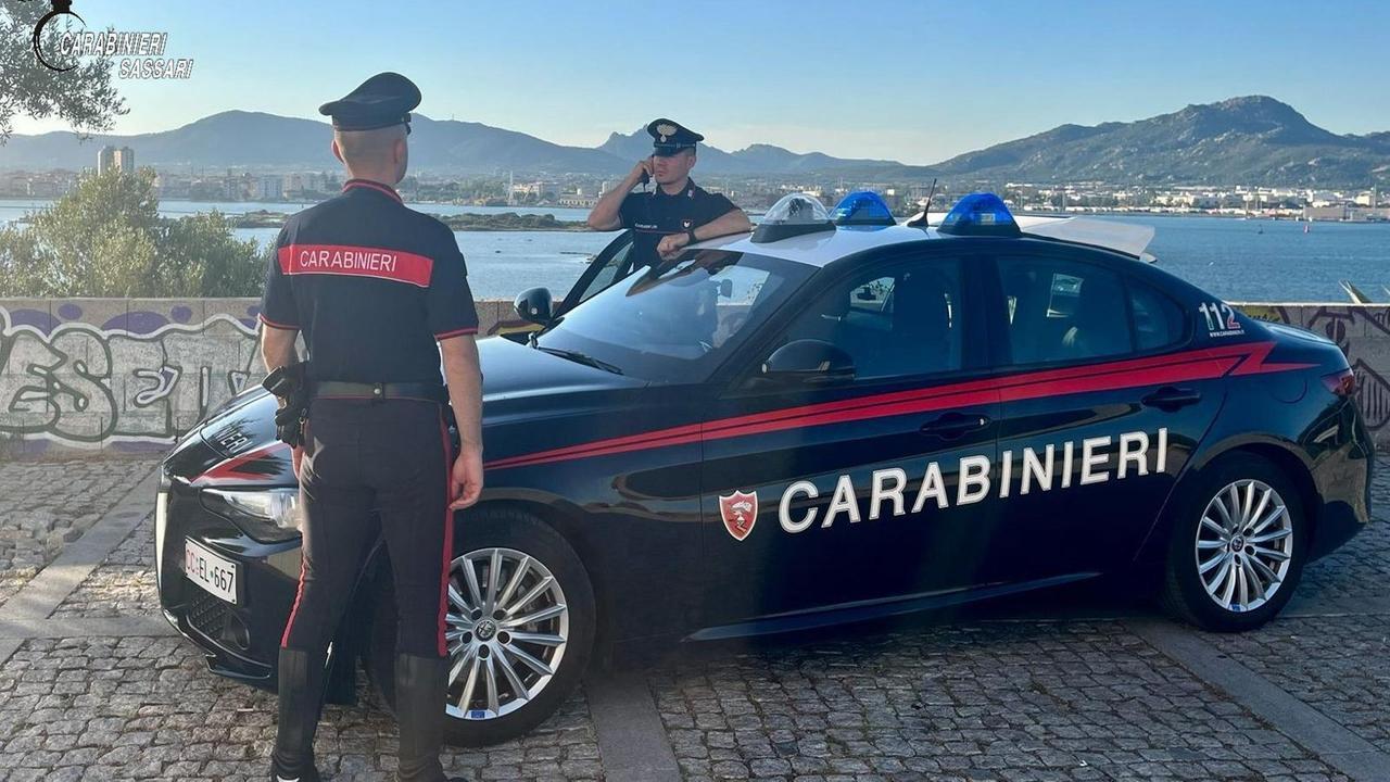 Spaccata al bar enoteca, ma il furto salta: denunciati due olbiesi