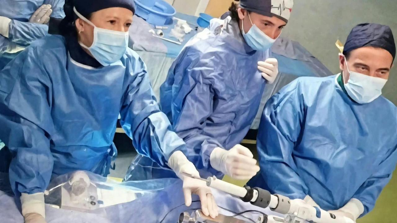 Sassari, impiantata all’Aou una nuova valvola cardiaca senza l’uso del bisturi: è la prima volta in Sardegna