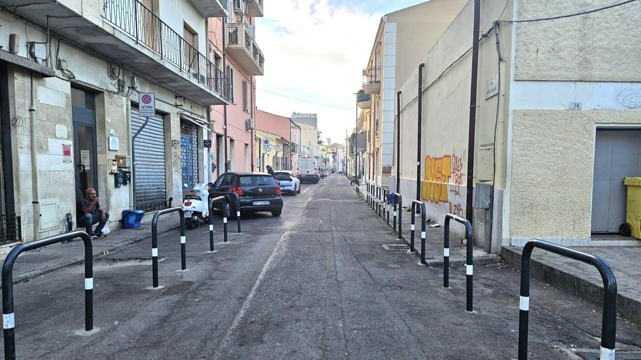 Olbia, in via Fiume d’Italia stop anche alle auto: il Comune realizza i nuovi marciapiedi