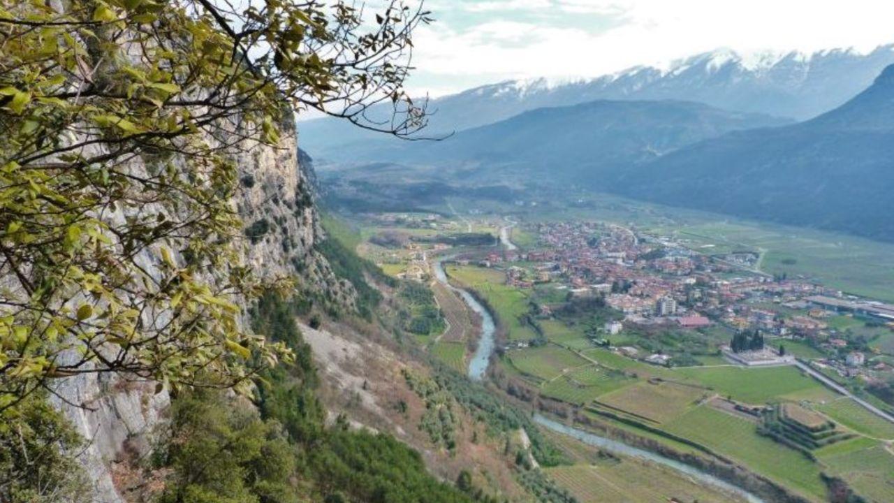 Il sentiero degli Scaloni sopra Dro (foto Lo Scarpone/Cai)