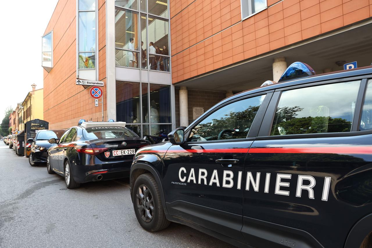 Aggressione all’Ariosto di Ferrara, convalidato l’arresto del 22enne