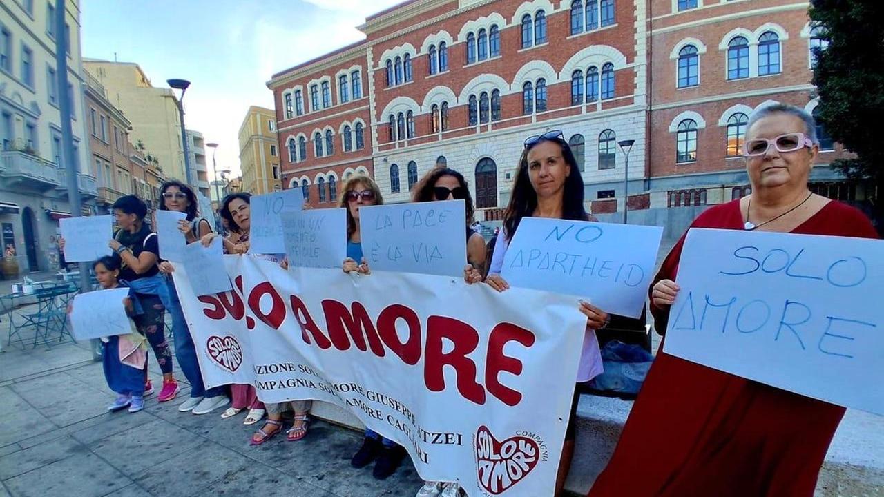 Il sit in a Cagliari - foto Mario Rosas