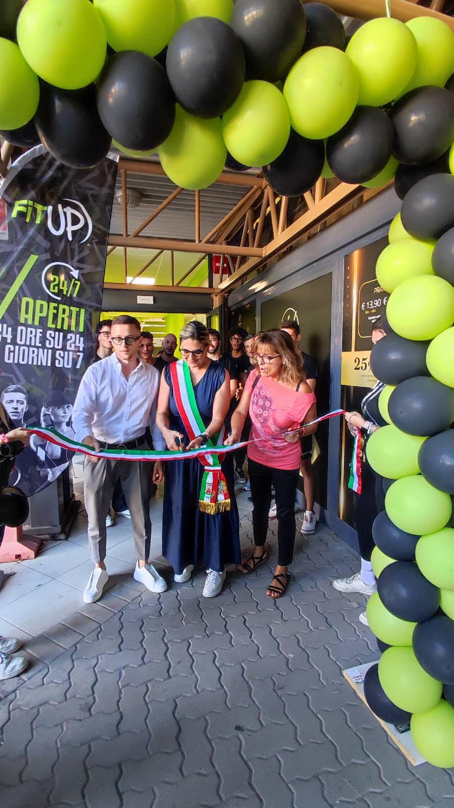 Casalgrande, la palestra FitUp prima inaugura e poi il Comune la chiude: abbonati allarmati. Cosa sta succedendo