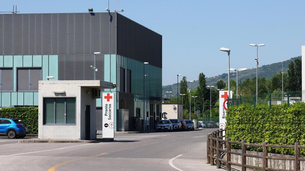L'ospedale San Jacopo (foto archivio)