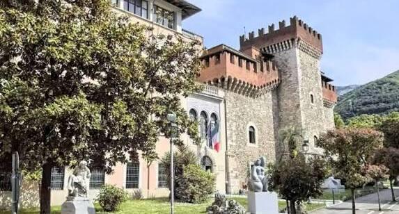 
	La sede

