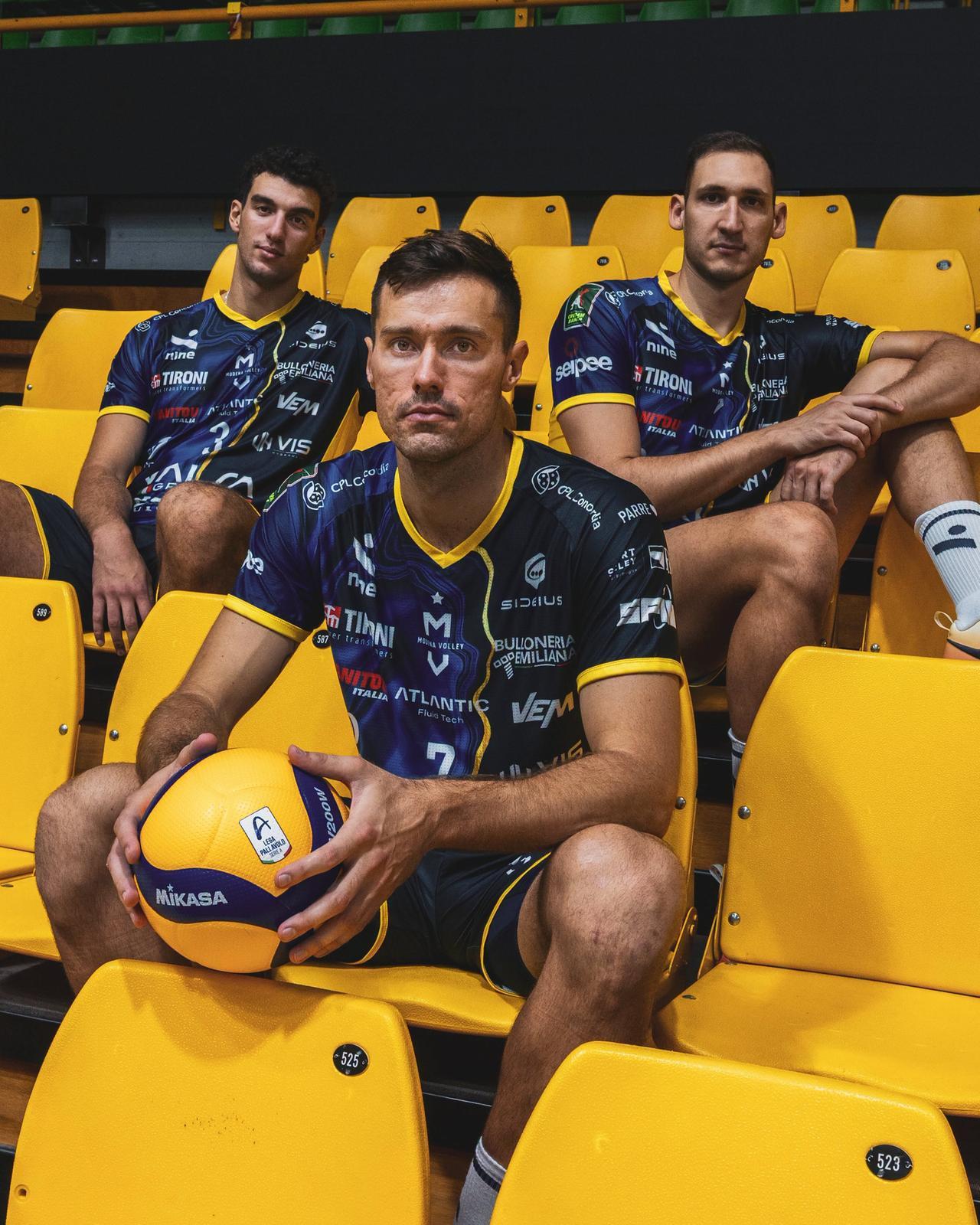
	La nuova maglia giallobl&ugrave; di Modena Volley

