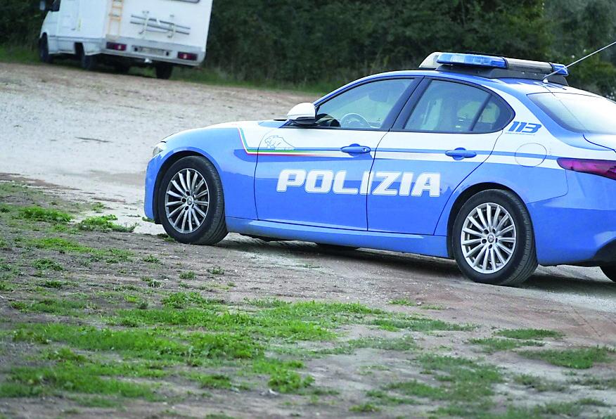 
	Una volante della polizia di Stato (foto d'archivio)

