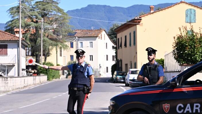 Lucca, si finge maresciallo dei carabinieri per non pagare i danni all’auto<br>