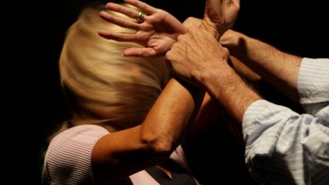 Un'immagine di violenza sulle donne (foto d'archivio)