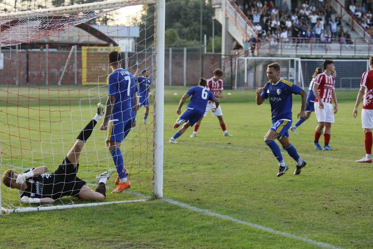 
	Il gol dell'1-1 di Polvani nel finale (foto Giovanni Tarducci)

