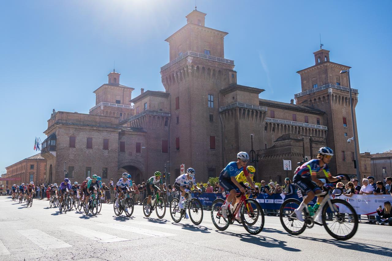 Giro dell’Emilia, Quintana e l’iridato McNulty acclamati a Ferrara