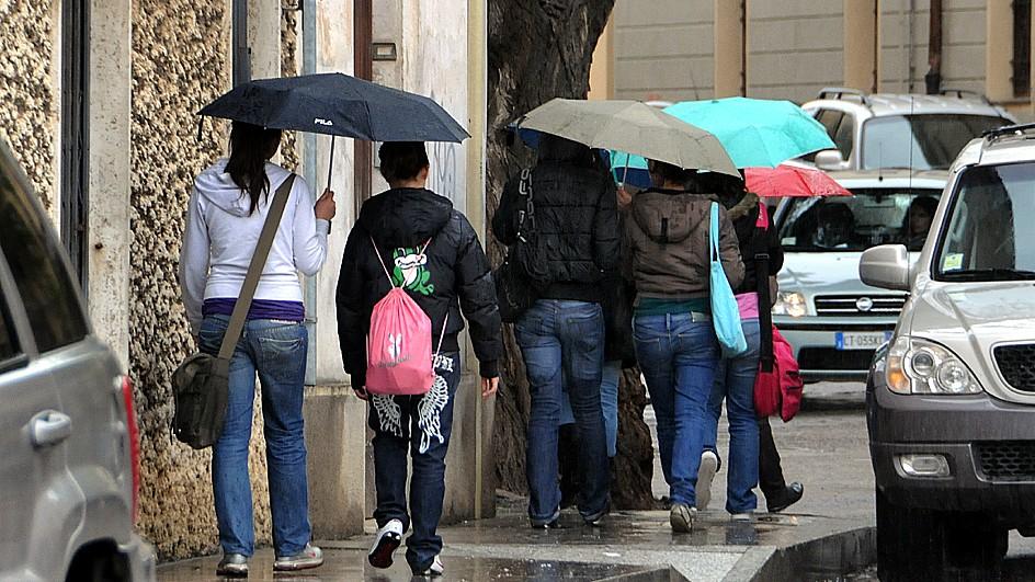 Meteo, l’anticiclone perde forza e il timido autunno bussa alla porta: arrivano le piogge – La tendenza